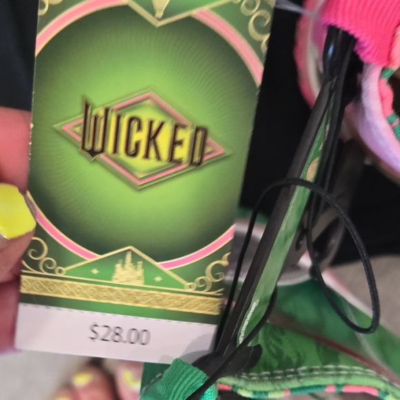 💚 Wicked the Musical Tee LG + Limited Edition Sneakers (NWT) 7 - Picture 5 of 10